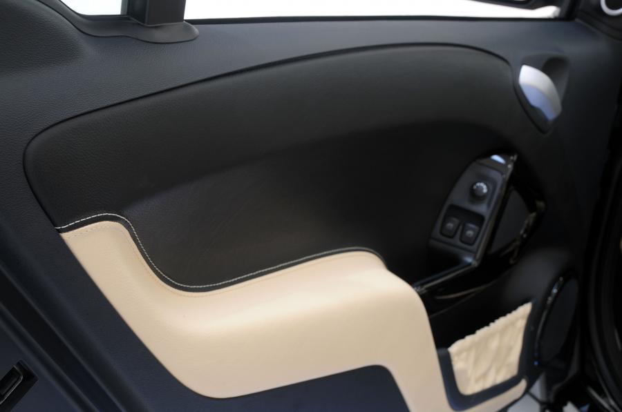 Детали интерьера Smart ForTwo Tailor Made by Brabus 2010 года  (фото 19 из 52)